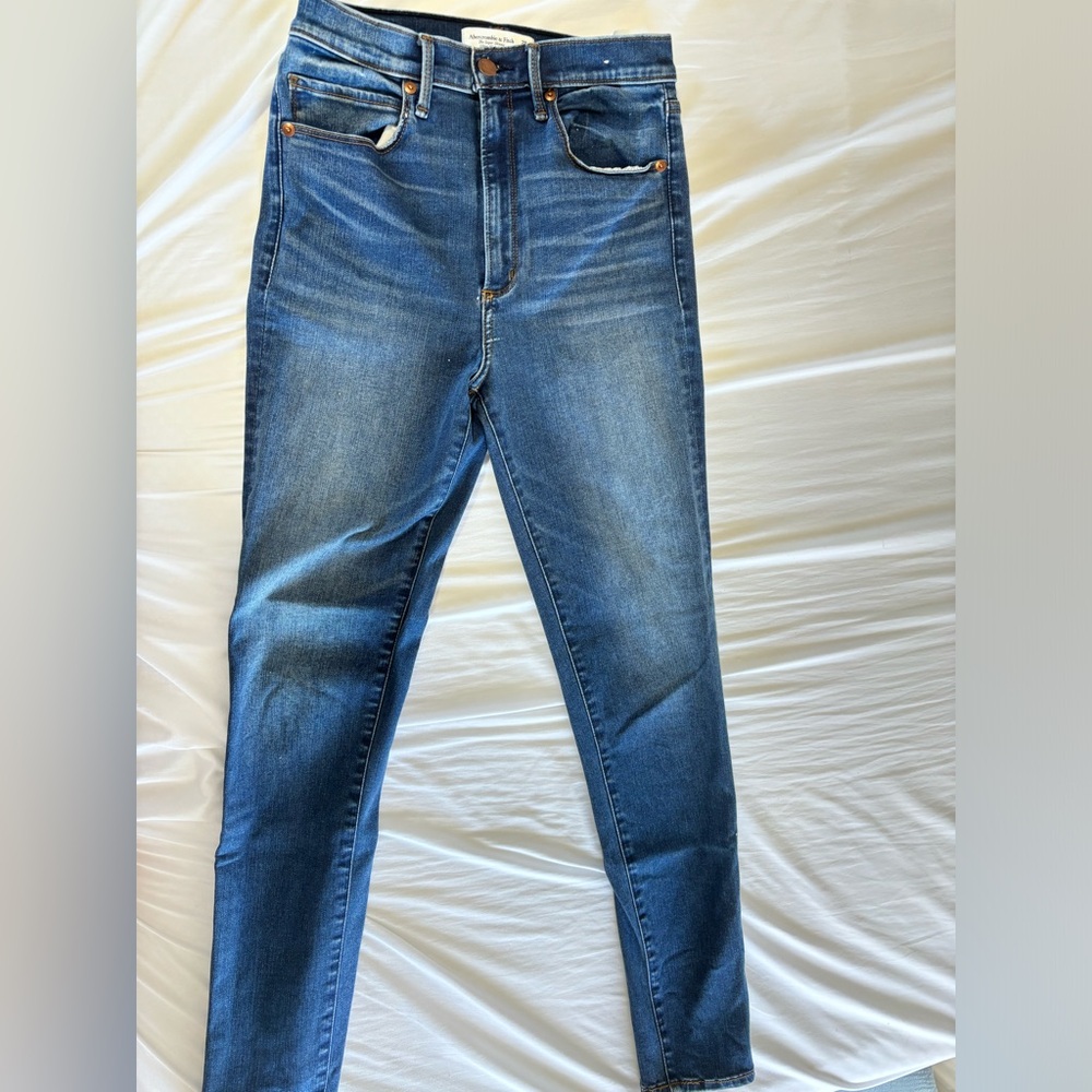 Abercrombie & Fitch The Super Skinny Ultra High Rise Jeans, Size 28